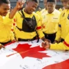 Solidarité en action : les pompiers sud-africains unissent leurs forces pour combattre les incendies de forêt au Canada